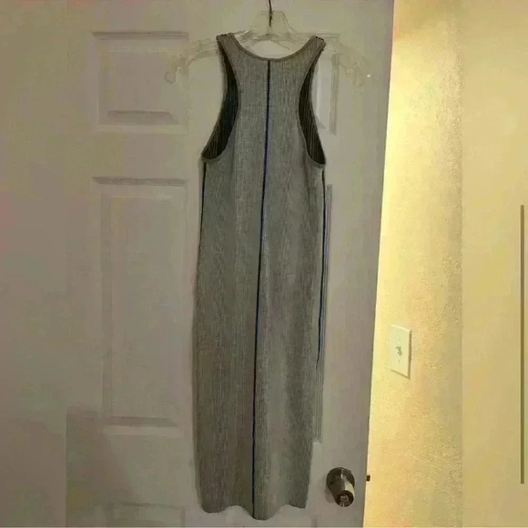 Elegant Gray Sleeveless Dress - Picture 4 of 5